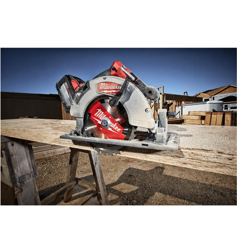 Milwaukee M18 FUEL 18-Volt Lithium-Ion Brushless Cordless 7-1/4 in. Circular Saw, Tool-Only (2732-20)
