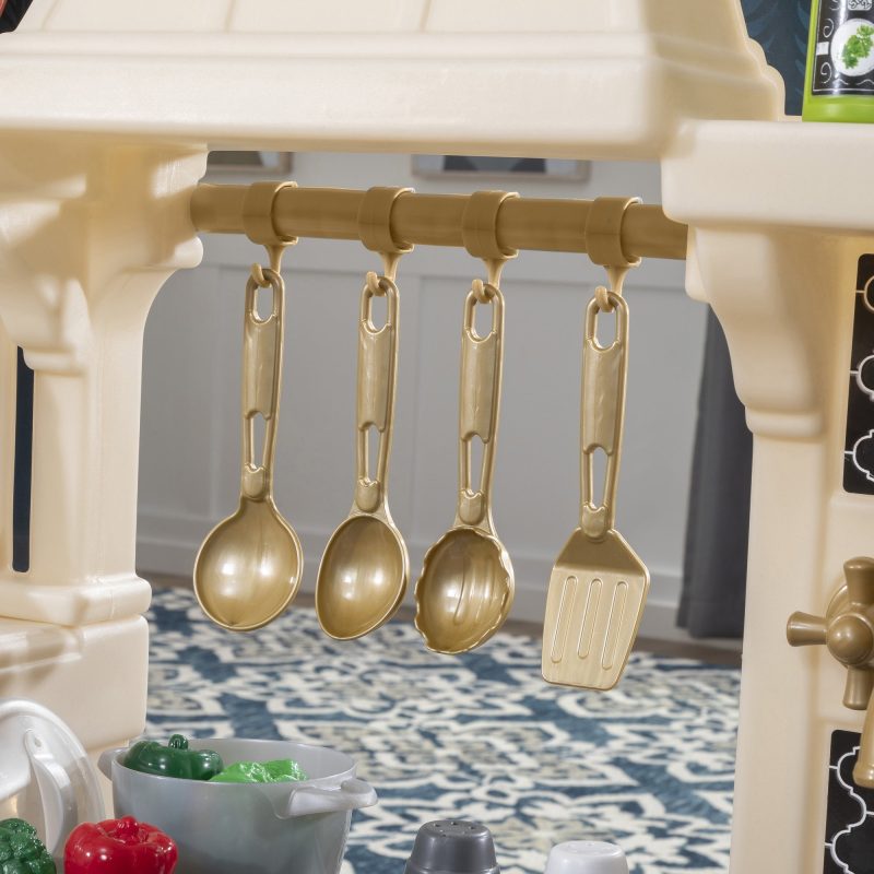 Step2 Classic Chic Kitchen with 22-piece Accessory Set